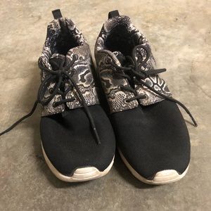 Nike Roshe One Sneaker